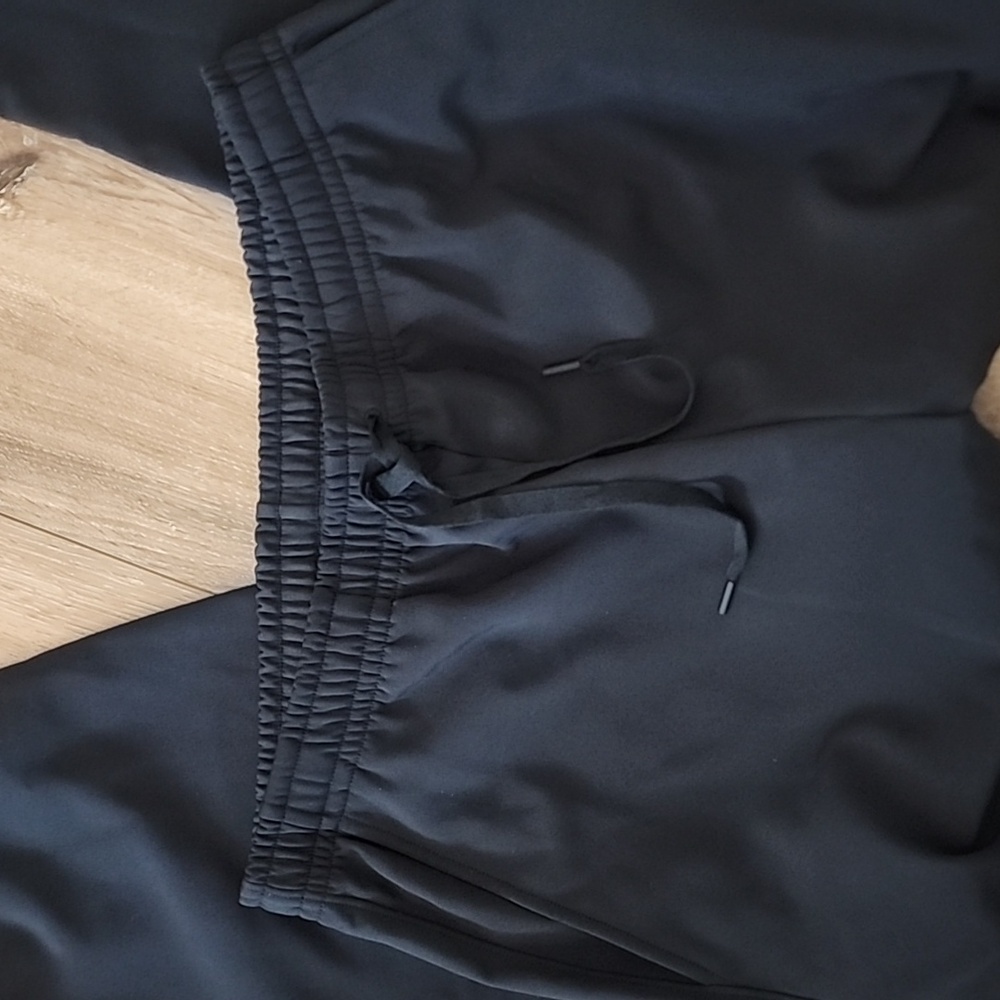 PINK Victoria's Secret Black Cargo Fleece Lined Jogher Pants - Picture 2 of 5